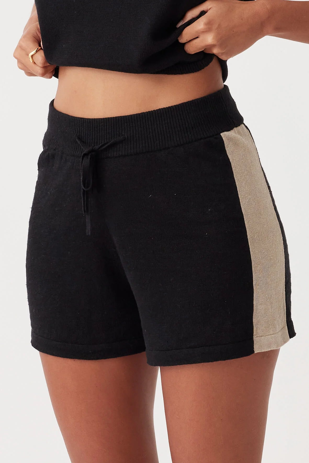 Larri Short Black & Taupe